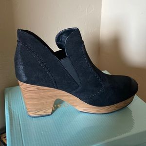 New in box Pierre Dumas Black Heeled Bootie size 9